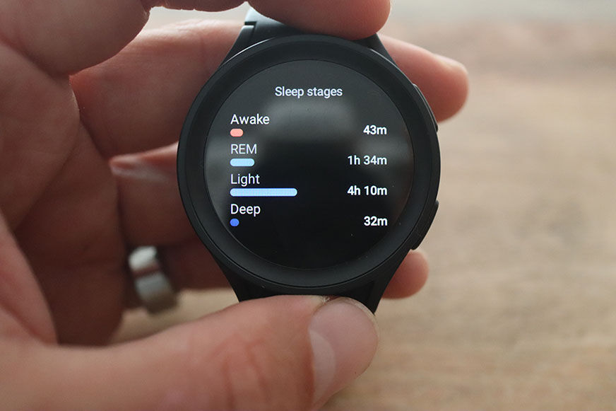 Man sieht die Schlafanalyse auf der Galaxy Watch 5.